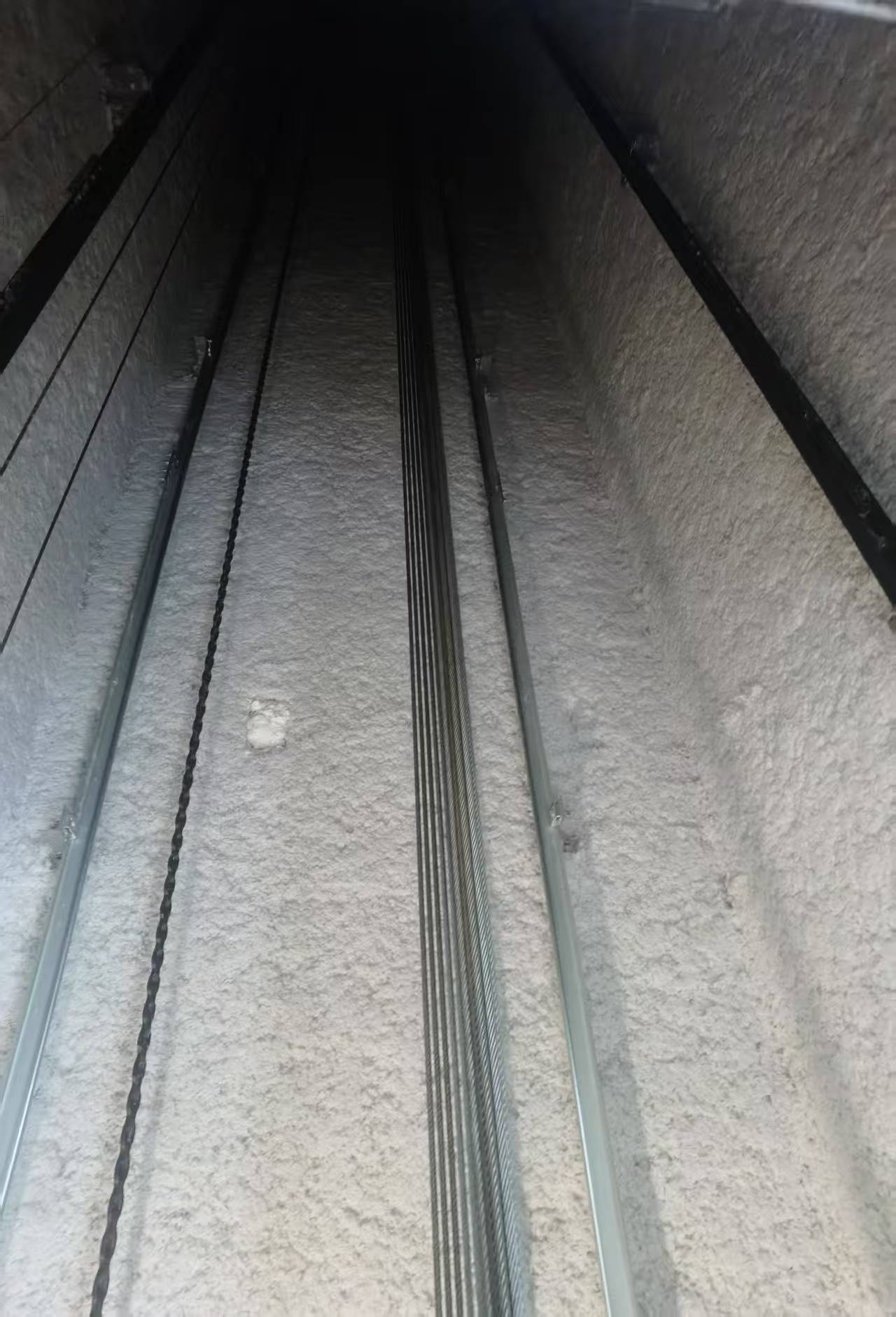 玖樟臺(tái)瀾庭觀邸電梯噴涂
